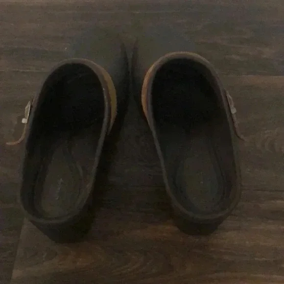 CROCS Women's Sarah Suede Buckle Slip on Mules Clogs heels Brown Women … - Picture 5 of 10